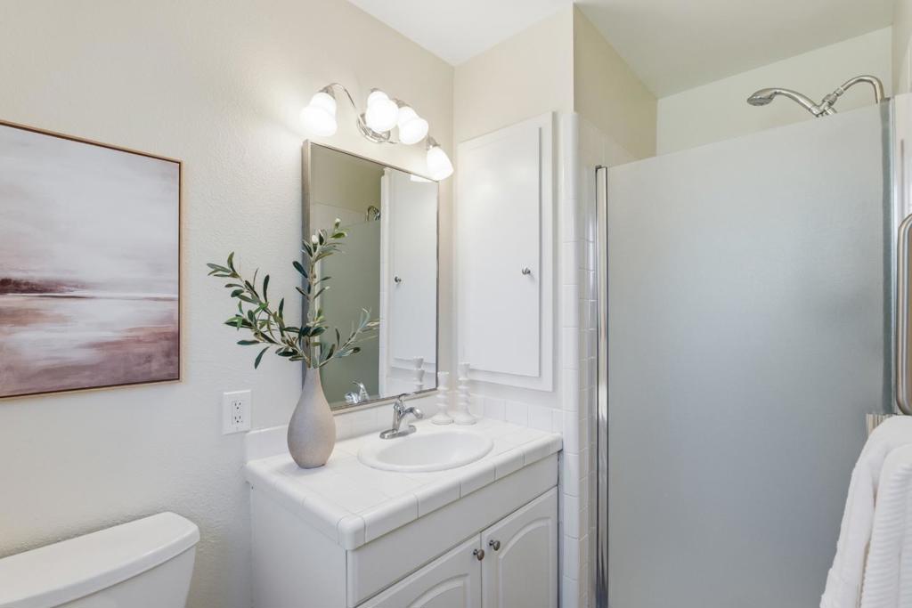 961 Cherry Avenue Property Photo 17