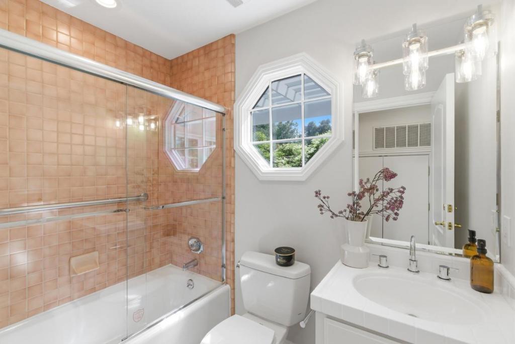 8 Almendra Lane Property Photo 24
