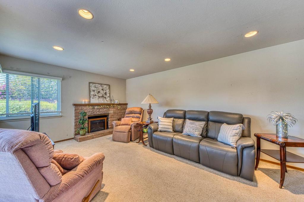 628 Alameda Avenue Property Photo 7