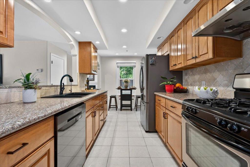 334 Pennsylvania Avenue Property Photo 11