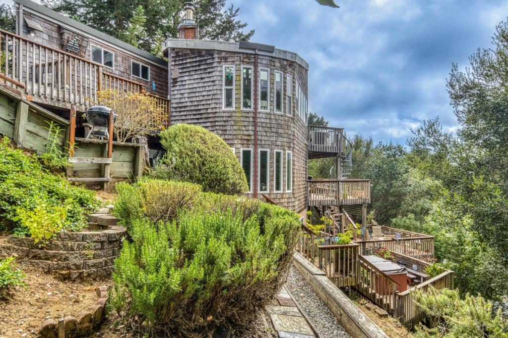 100 Carol Way Property Photo 1