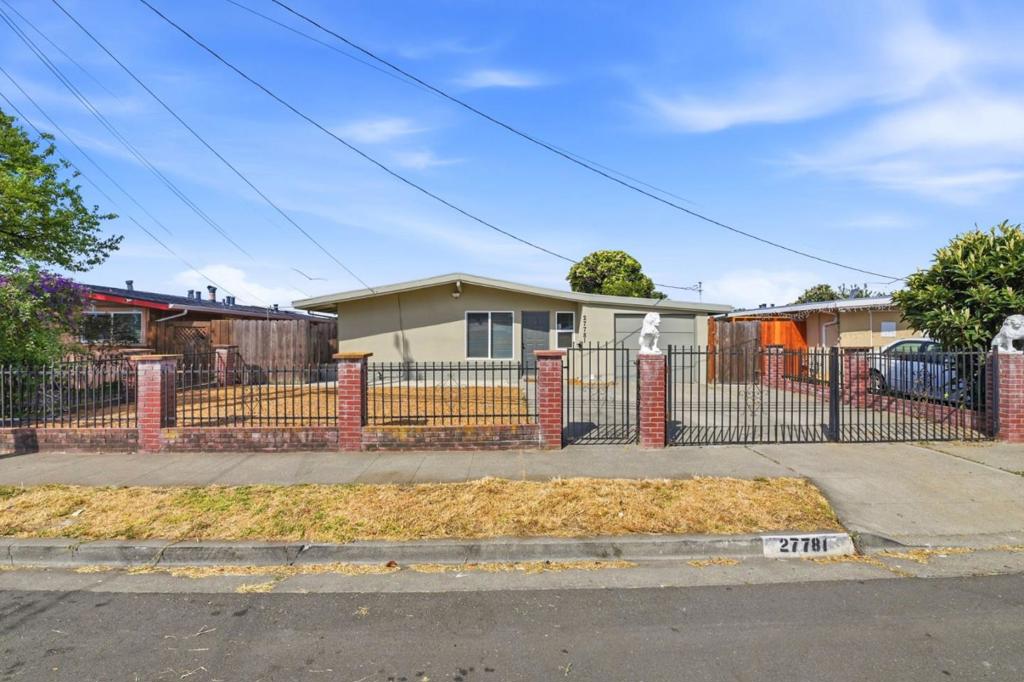 27781 Mandarin Avenue Property Photo 2