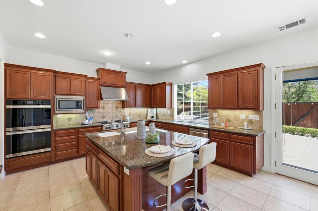 115 Macedon Court Property Photo 11