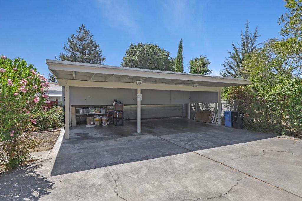 2110 Williams Street Property Photo 10