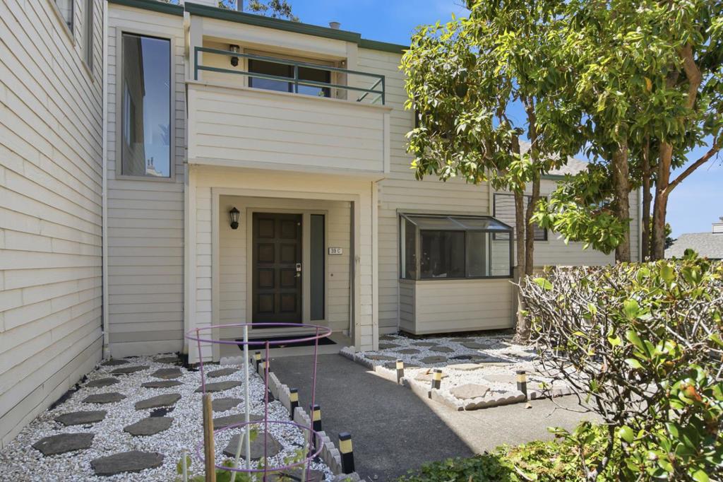 39 Appian Way C Property Photo 1
