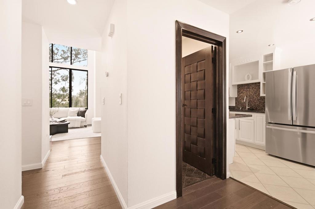 39 Appian Way C Property Photo 3