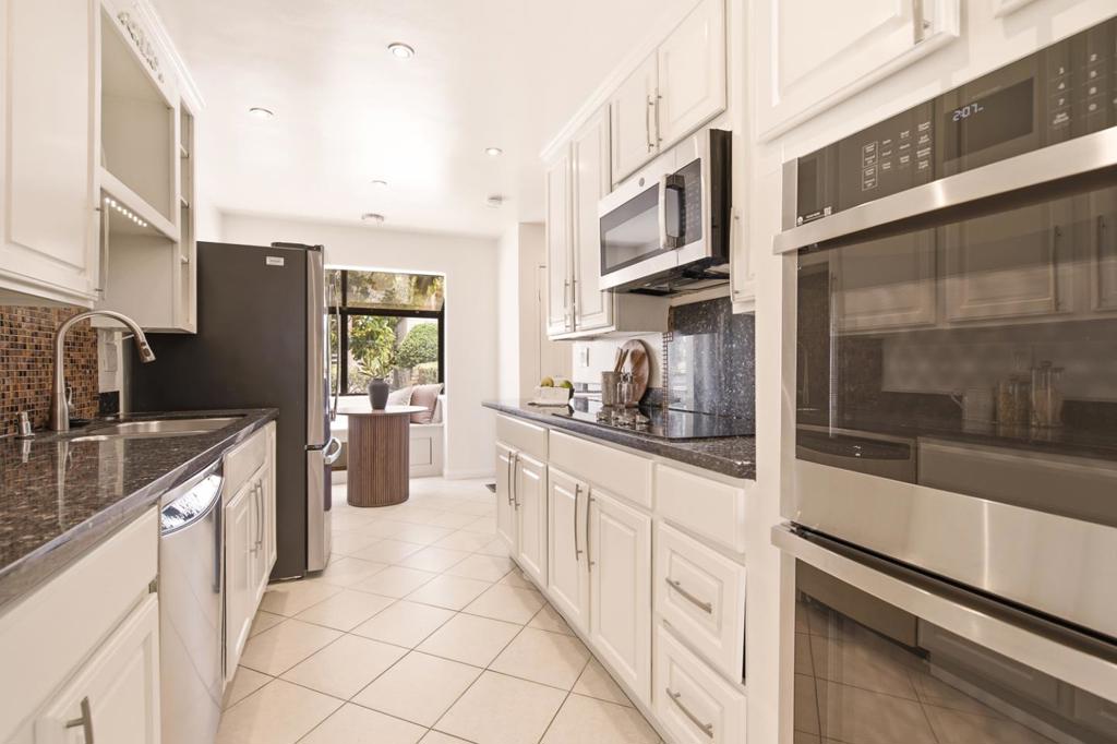 39 Appian Way C Property Photo 9