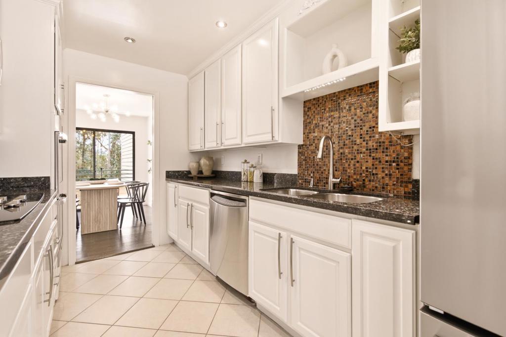 39 Appian Way C Property Photo 10