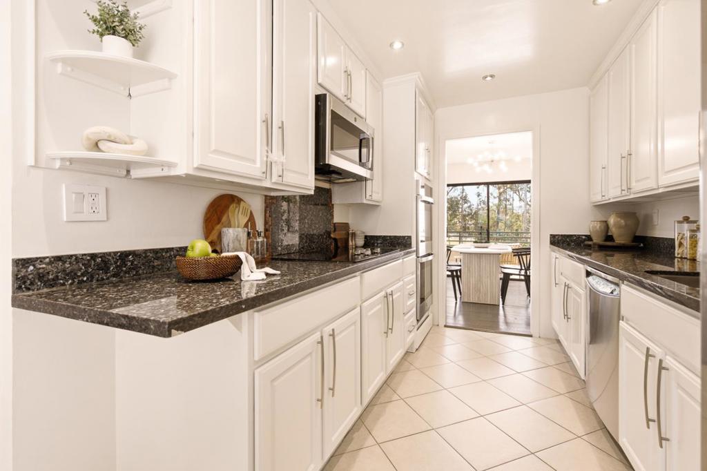 39 Appian Way C Property Photo 11
