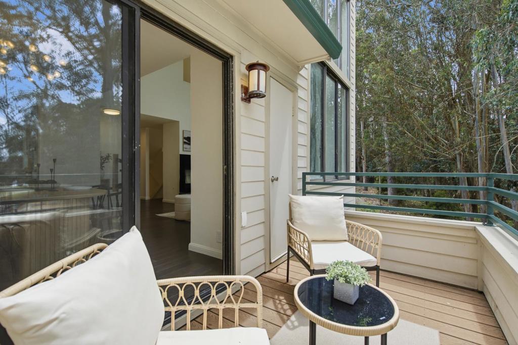 39 Appian Way C Property Photo 15
