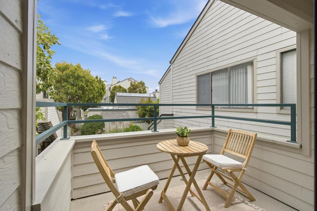 39 Appian Way C Property Photo 26