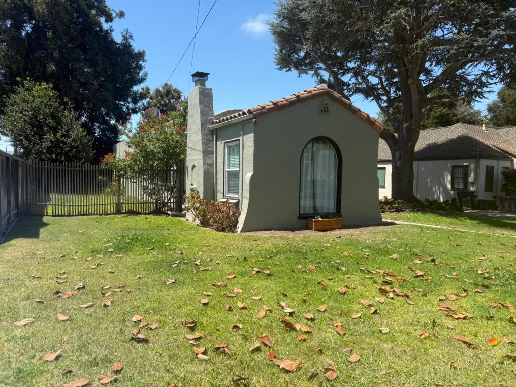 222 Oak Street Property Photo 3