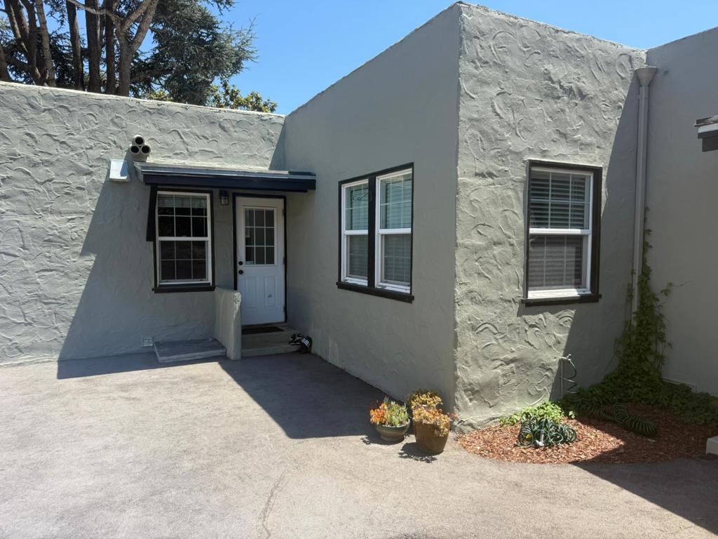 222 Oak Street Property Photo 5