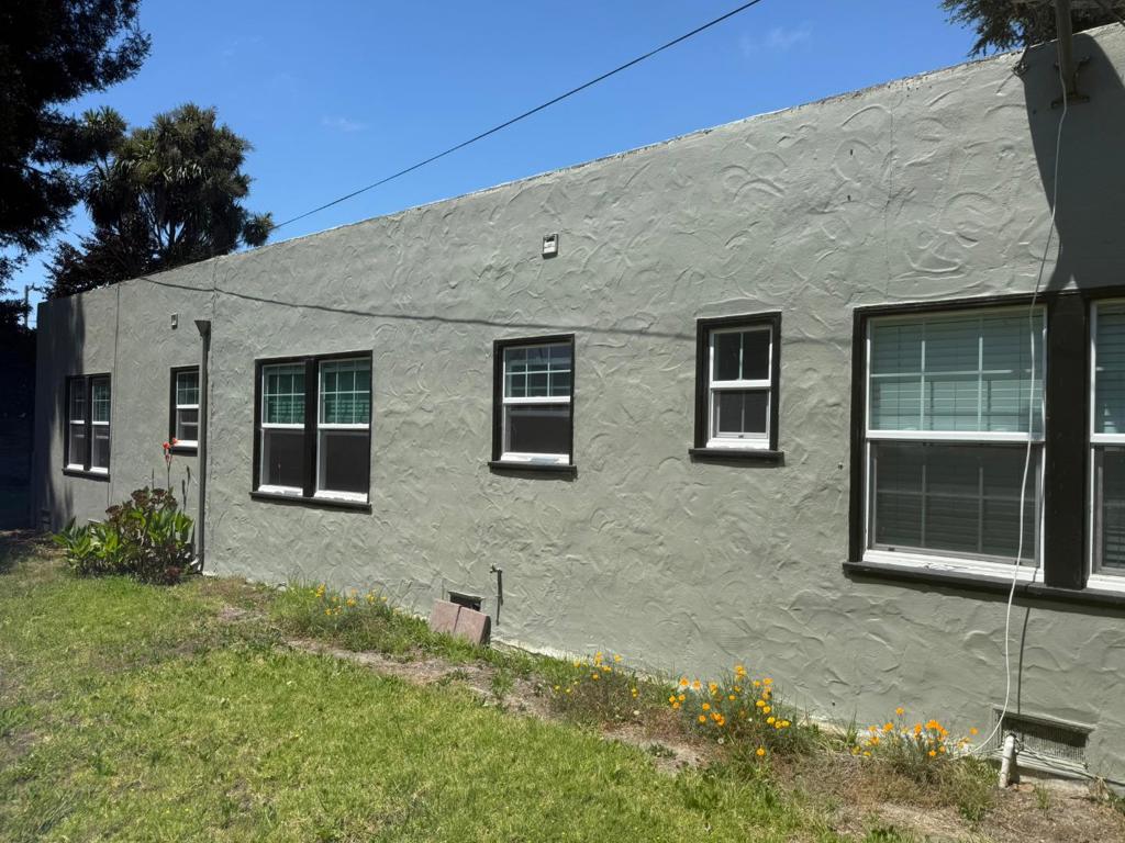 222 Oak Street Property Photo 8