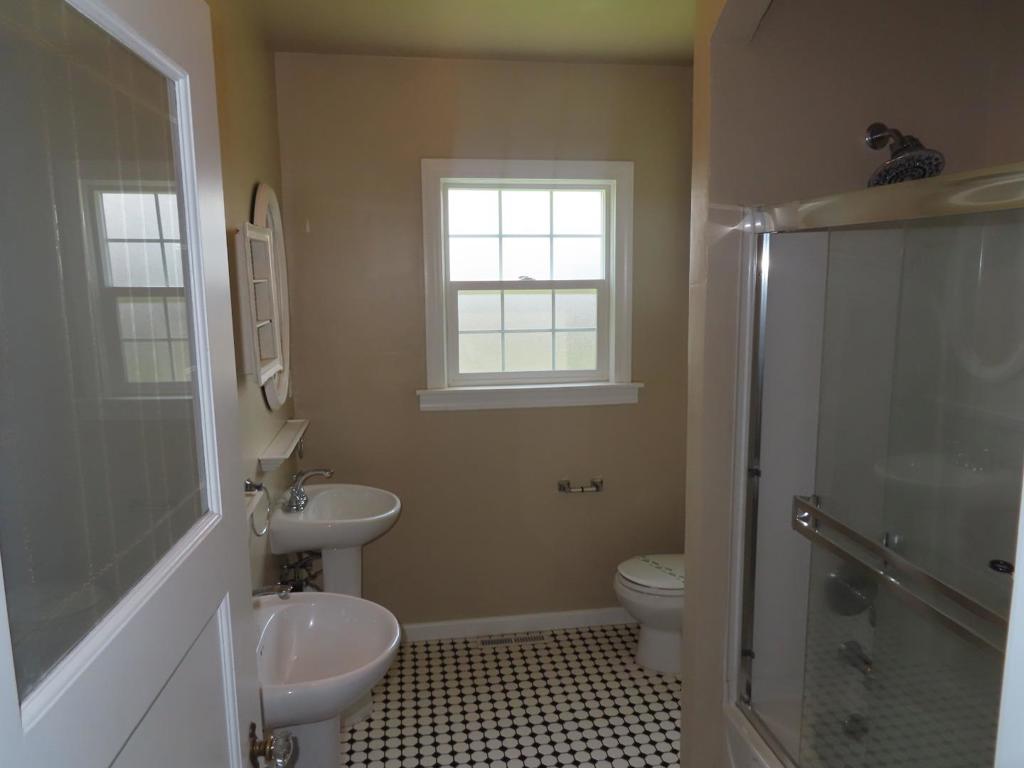 222 Oak Street Property Photo 23