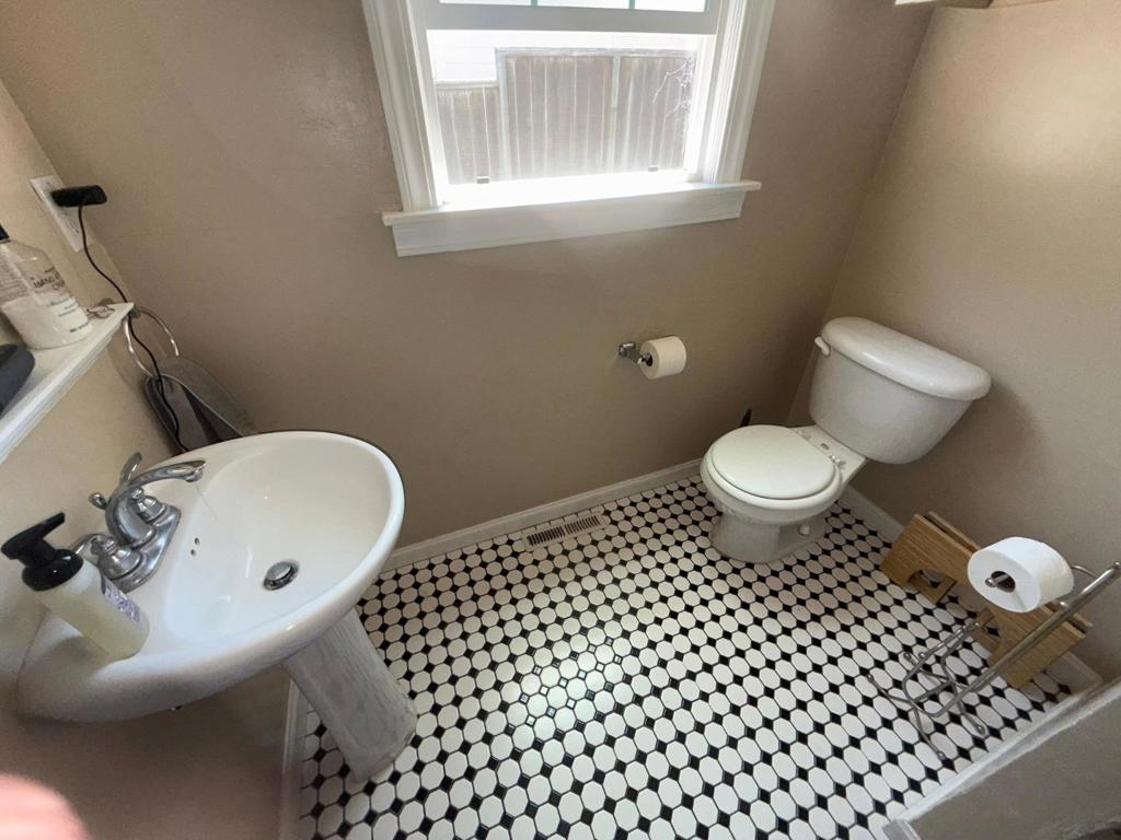 222 Oak Street Property Photo 25