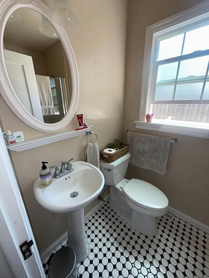 222 Oak Street Property Photo 28