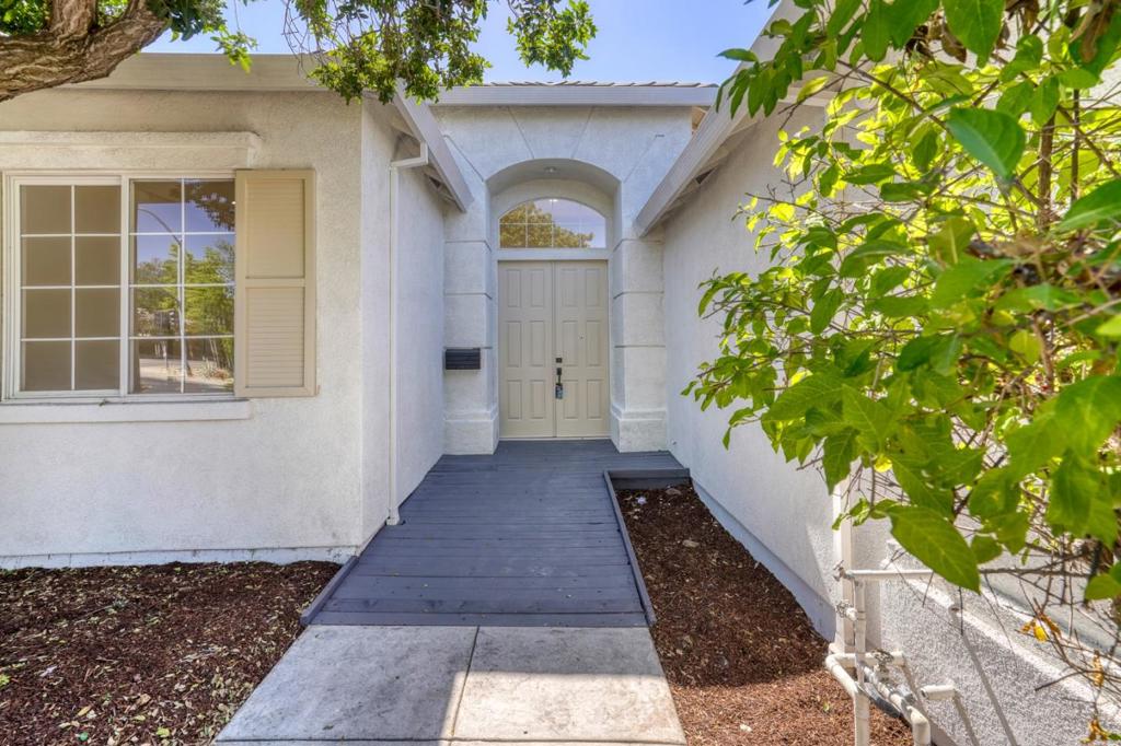 1545 Murdell Lane Property Photo 4