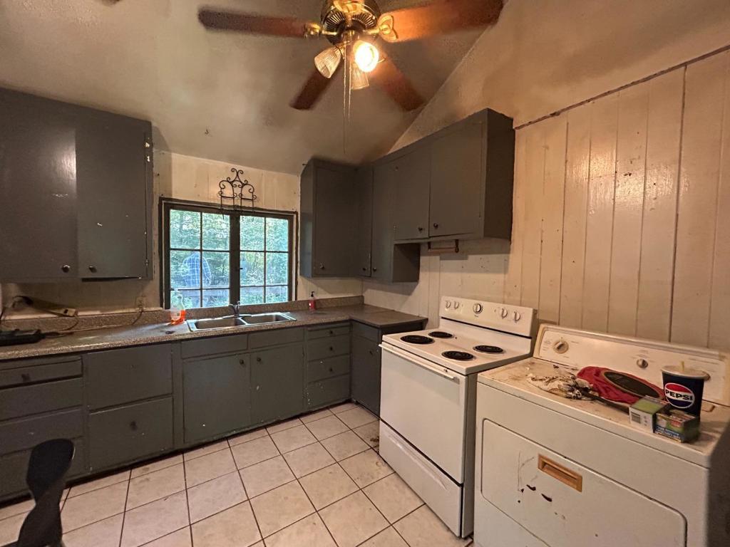 12715 Irwin Way Property Photo 3