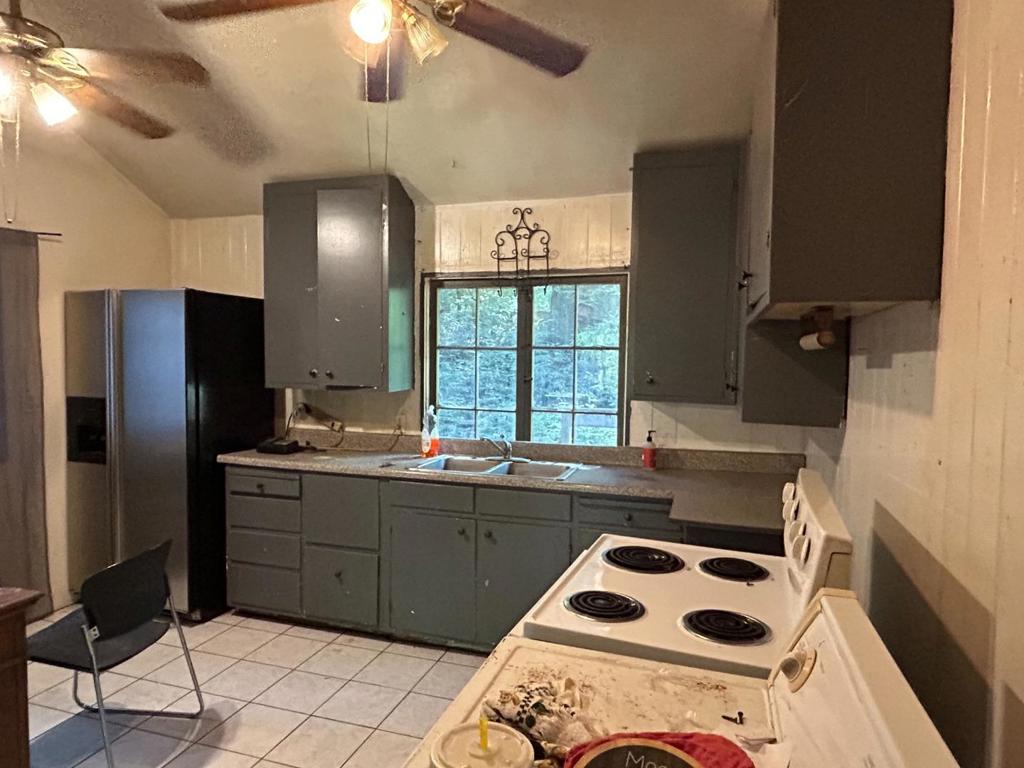 12715 Irwin Way Property Photo 4