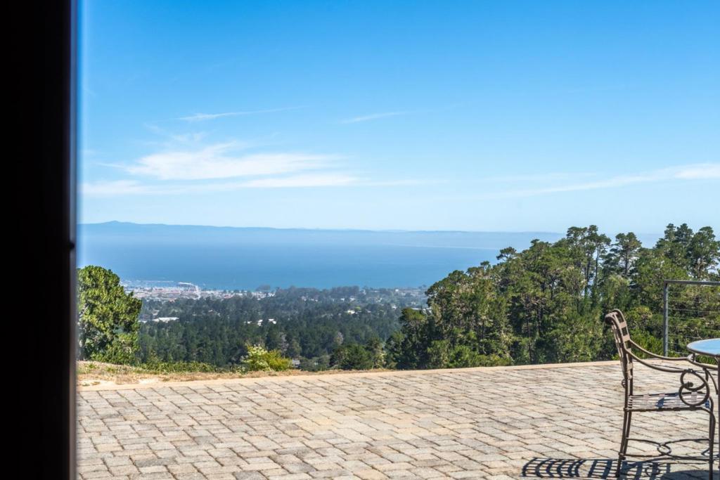 534 Aguajito Road Property Photo 6