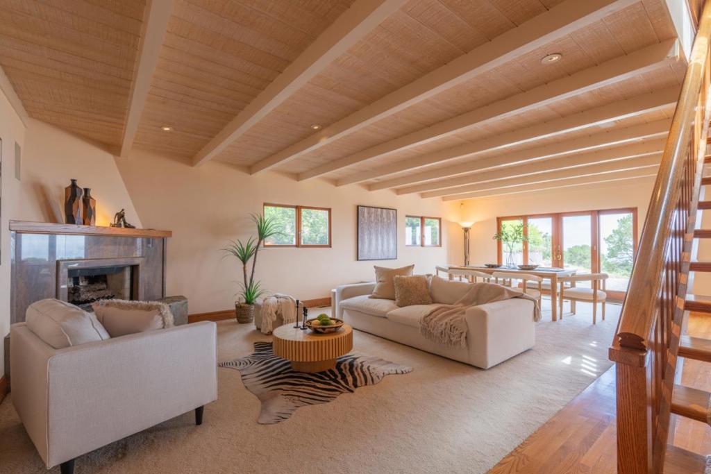 534 Aguajito Road Property Photo 19