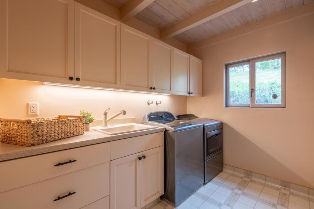 534 Aguajito Road Property Photo 20