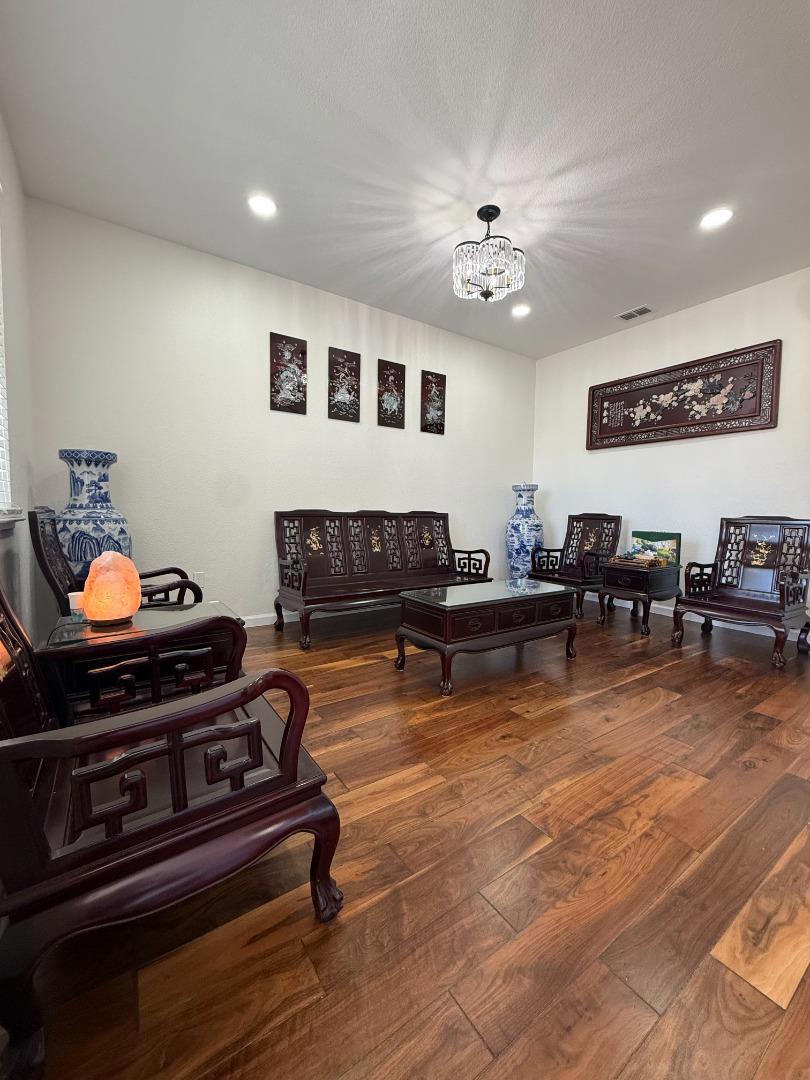 10133 Annie Street Property Photo 5