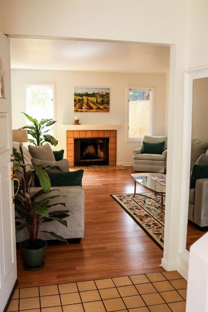 3239 Serra Avenue Property Photo 3
