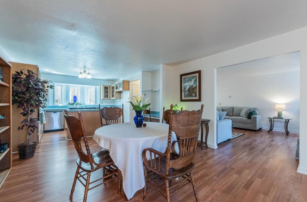 3239 Serra Avenue Property Photo 5