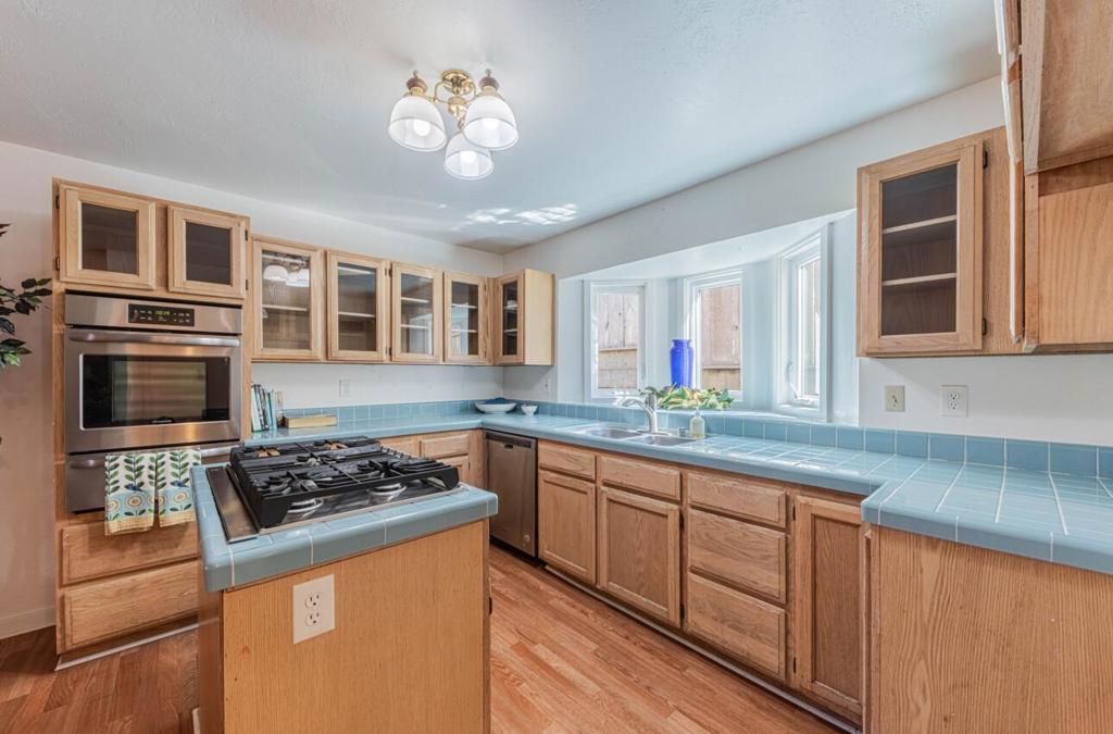 3239 Serra Avenue Property Photo 7