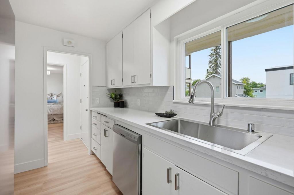 1409 Oxford Street 5 Property Photo 6
