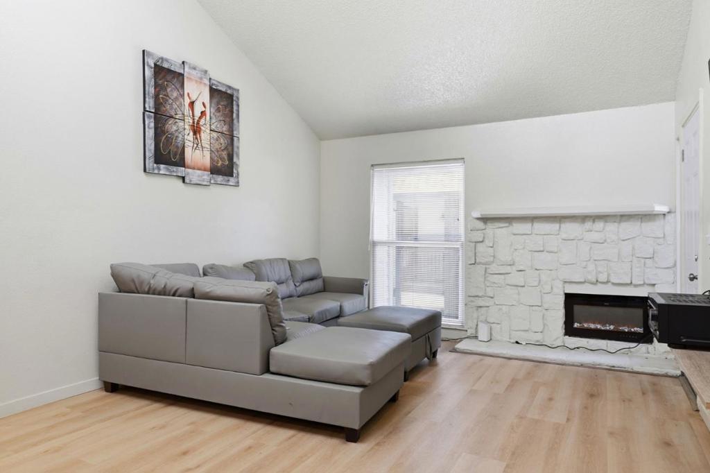 7283 Florin Mall 8 Property Photo 6