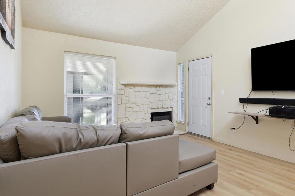 7283 Florin Mall 8 Property Photo 7