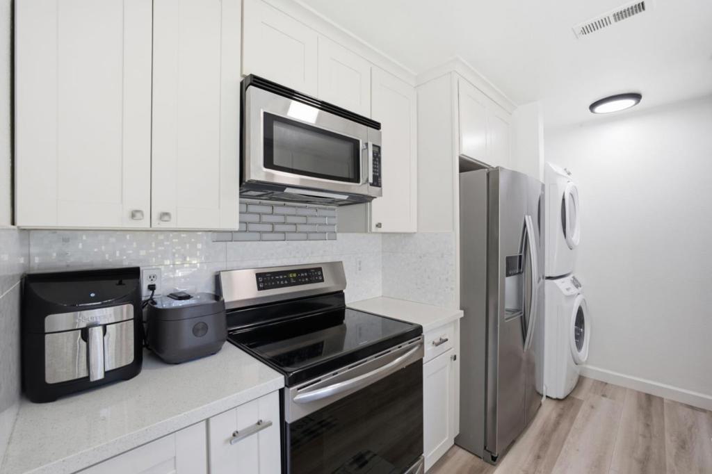 727 Balfour Drive Property Photo 10