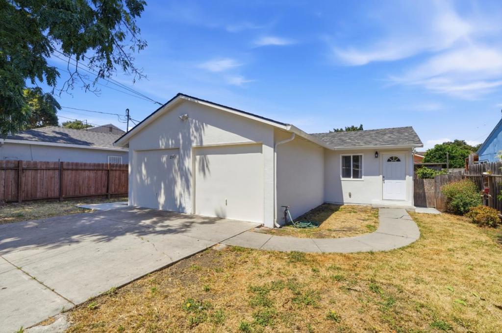 2369 Oakwood Drive Property Photo 1