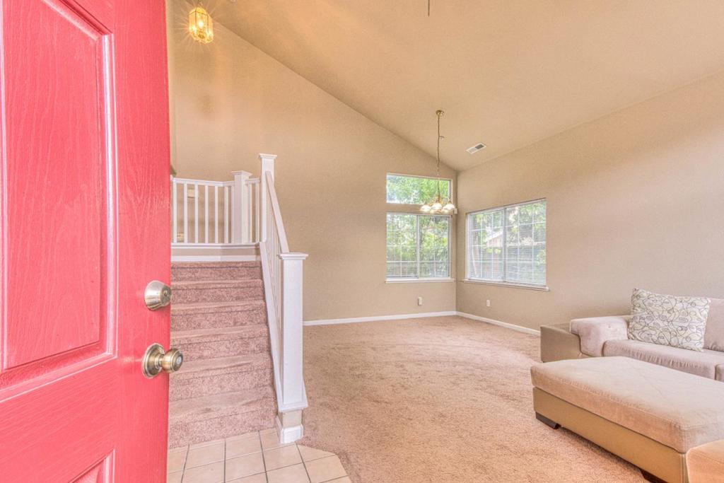 1185 Raven Court Property Photo 3