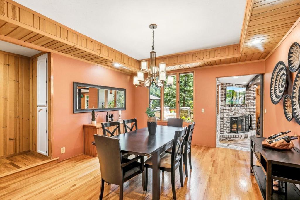 341 Blackstone Court Property Photo 13
