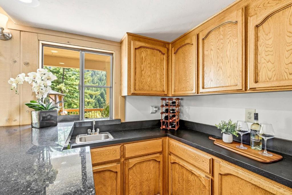 341 Blackstone Court Property Photo 16