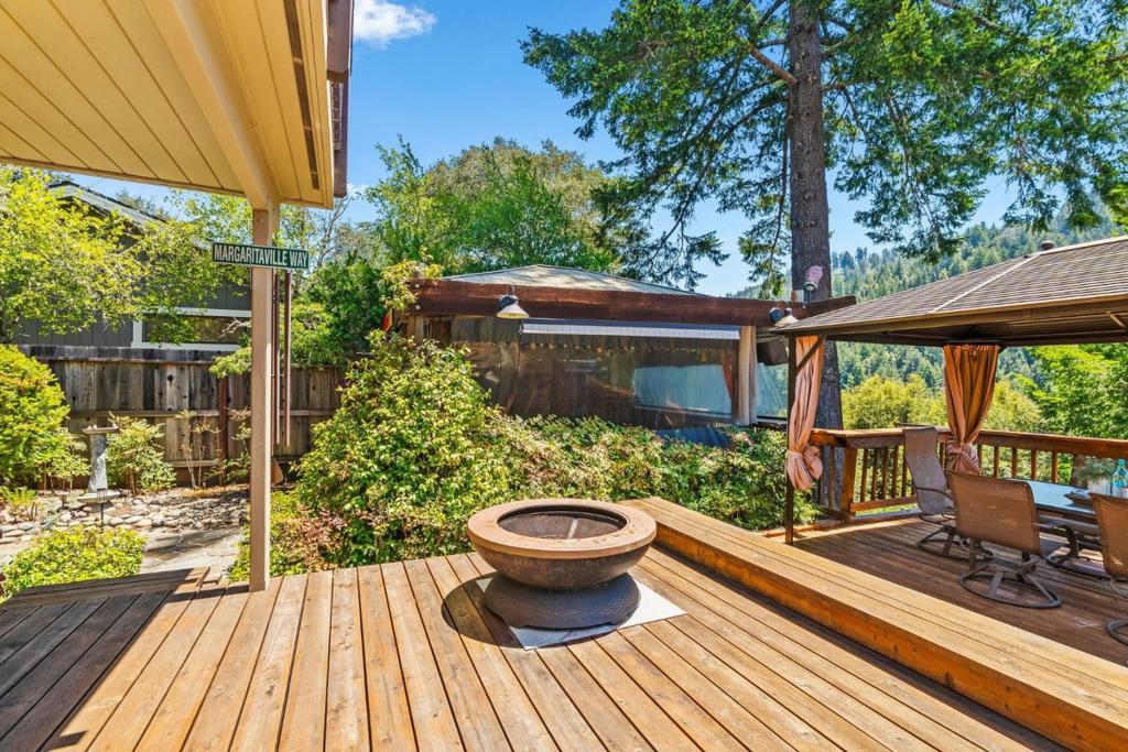 341 Blackstone Court Property Photo 42