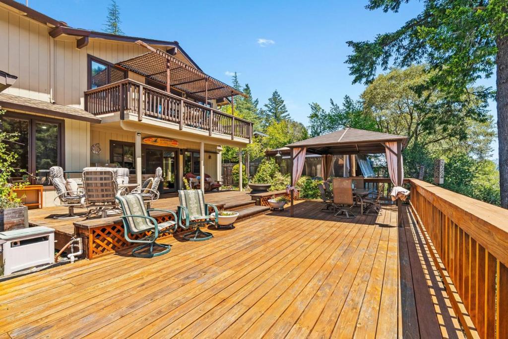 341 Blackstone Court Property Photo 46