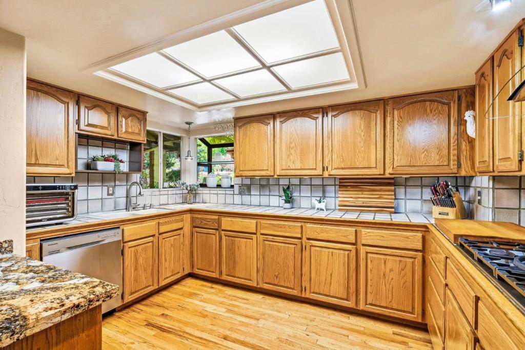 341 Blackstone Court Property Photo 88