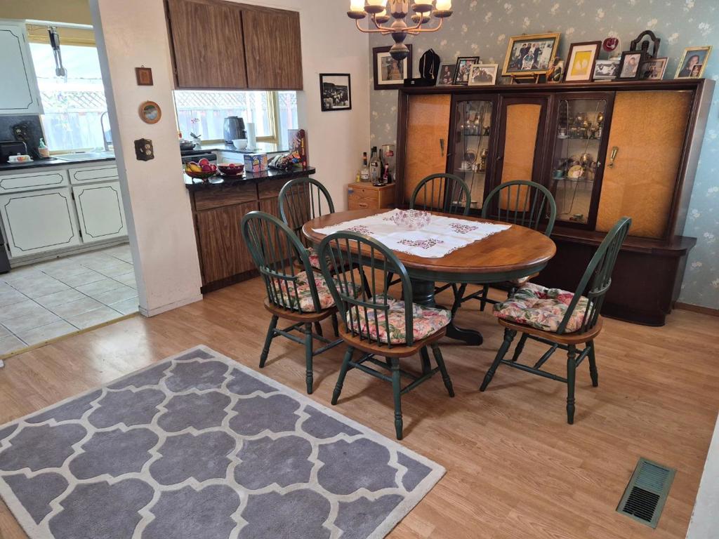 15480 Oak Hills Drive Property Photo 5