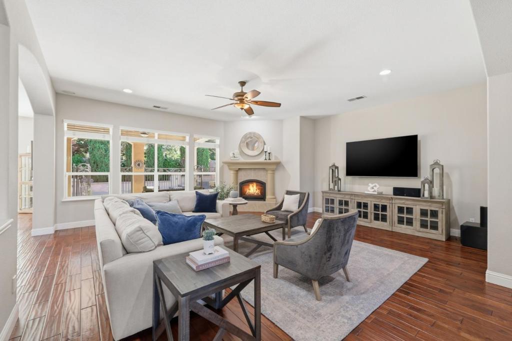 4262 Hensley Circle Property Photo 8