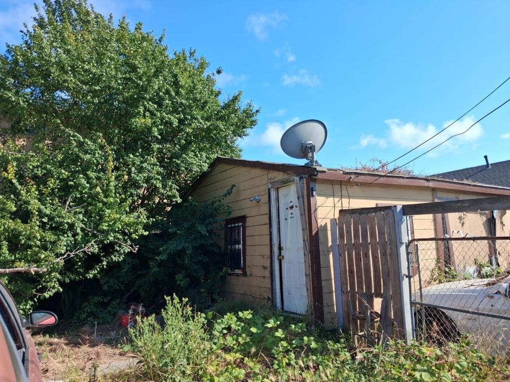 8901 D Street Property Photo 5