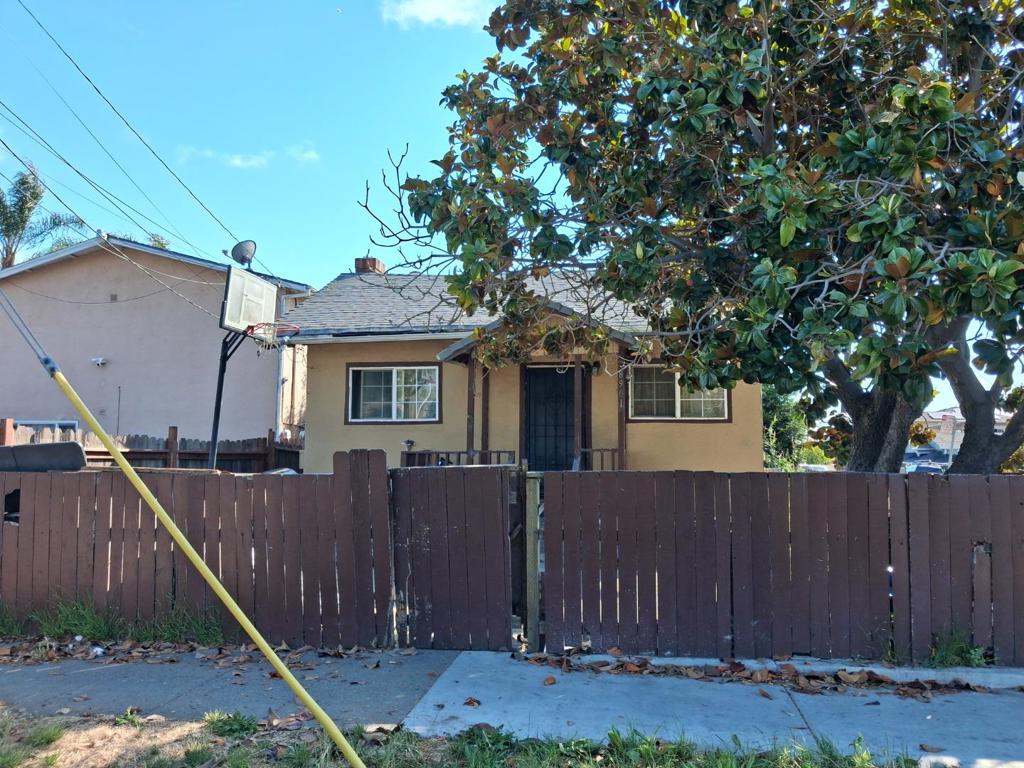 8901 D Street Property Photo 7
