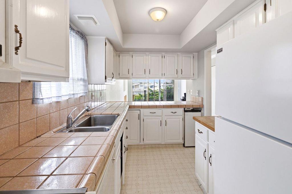 174 Kern Street 31 Property Photo 3