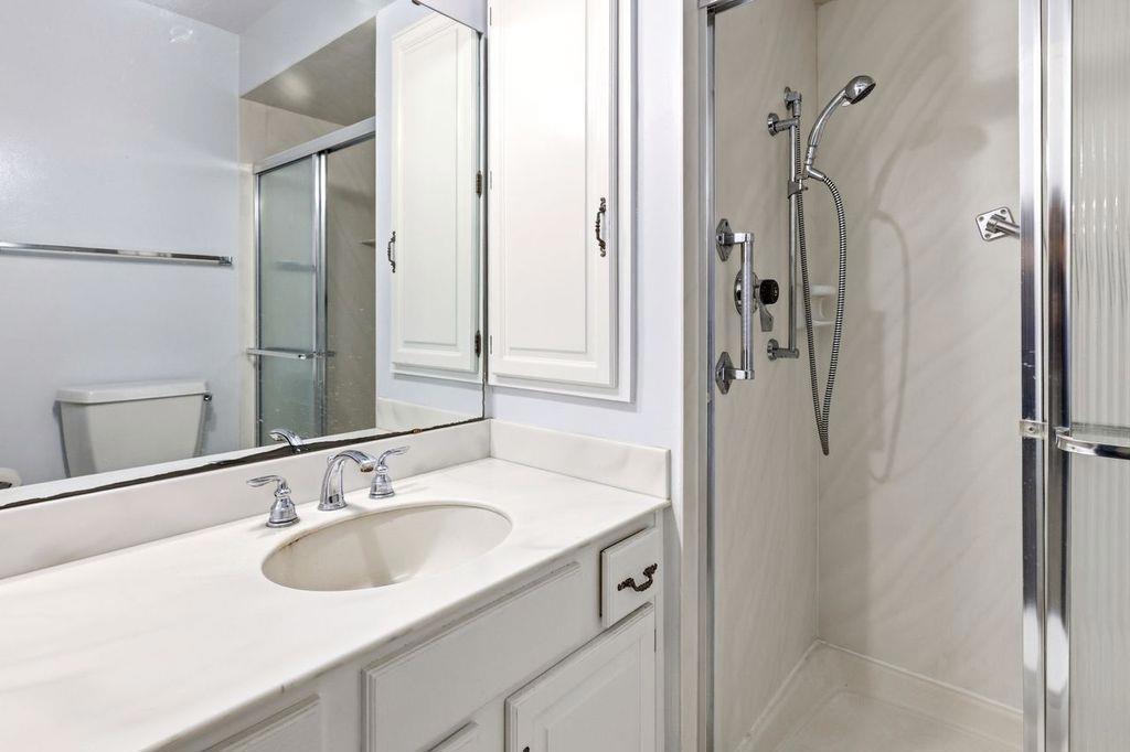 174 Kern Street 31 Property Photo 5