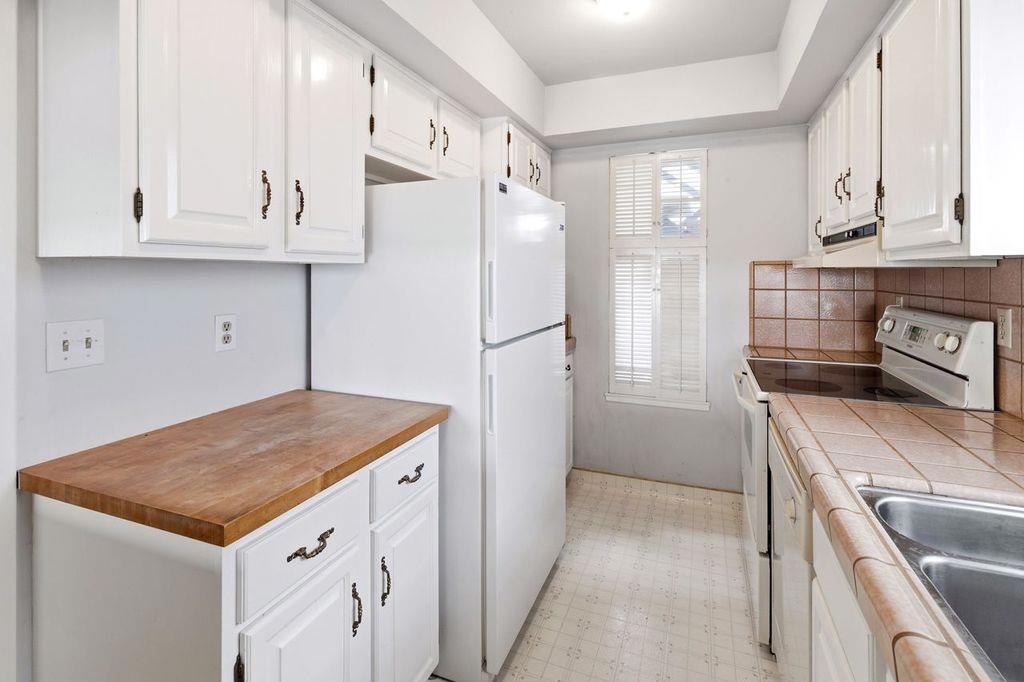 174 Kern Street 31 Property Photo 6