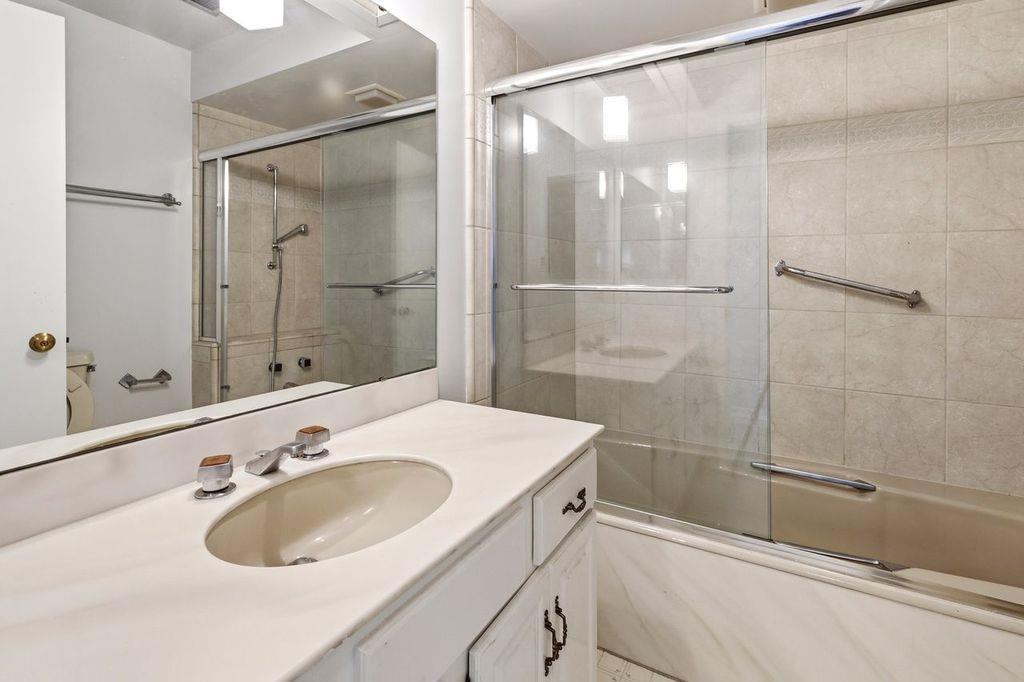 174 Kern Street 31 Property Photo 7